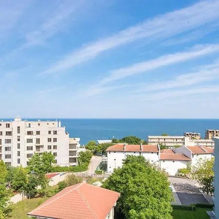 Sea View Apt Near Kabakum Beach Апартаменты *