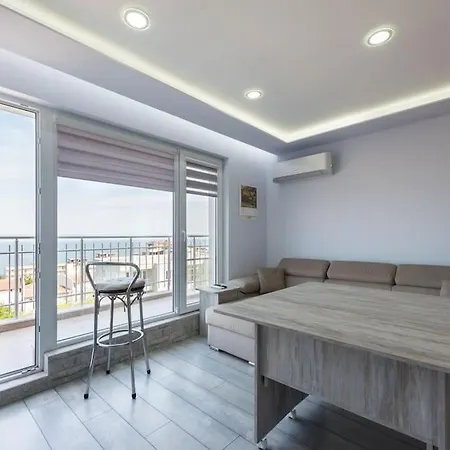 Апартамент Sea View Apt Near Kabakum Beach